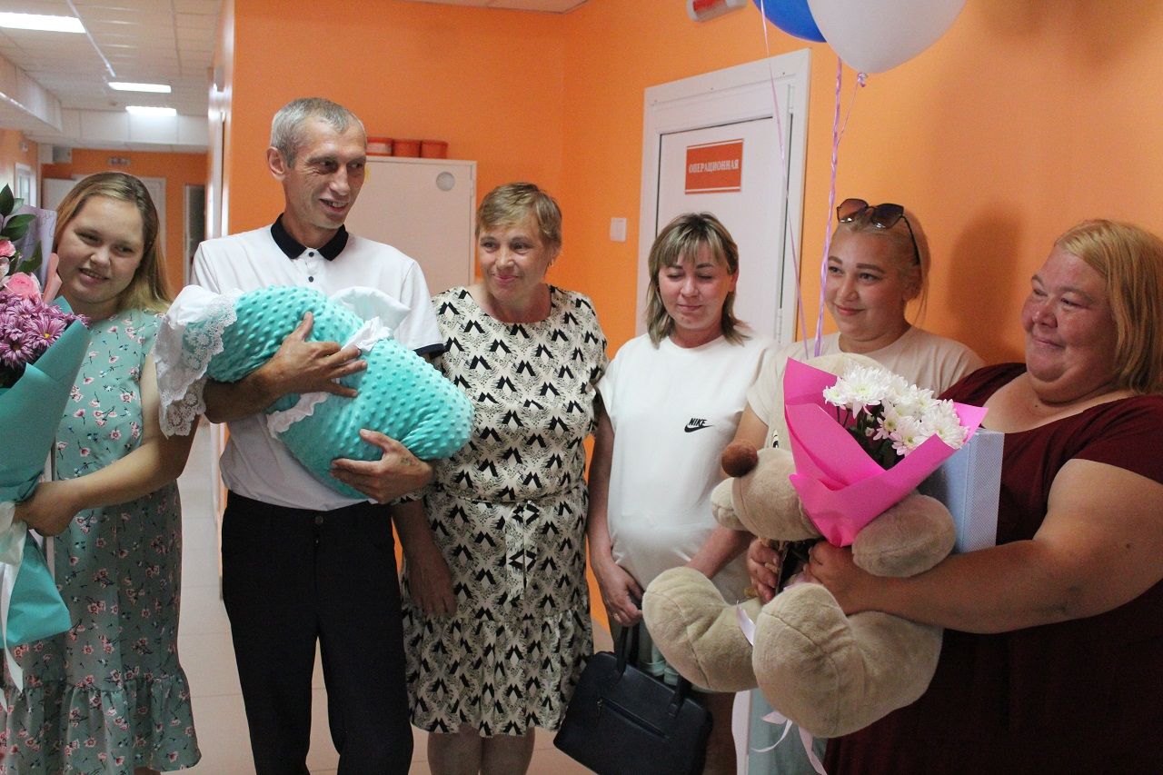 В Лаишевском роддоме выписали новорожденного в семье мобилизованного
