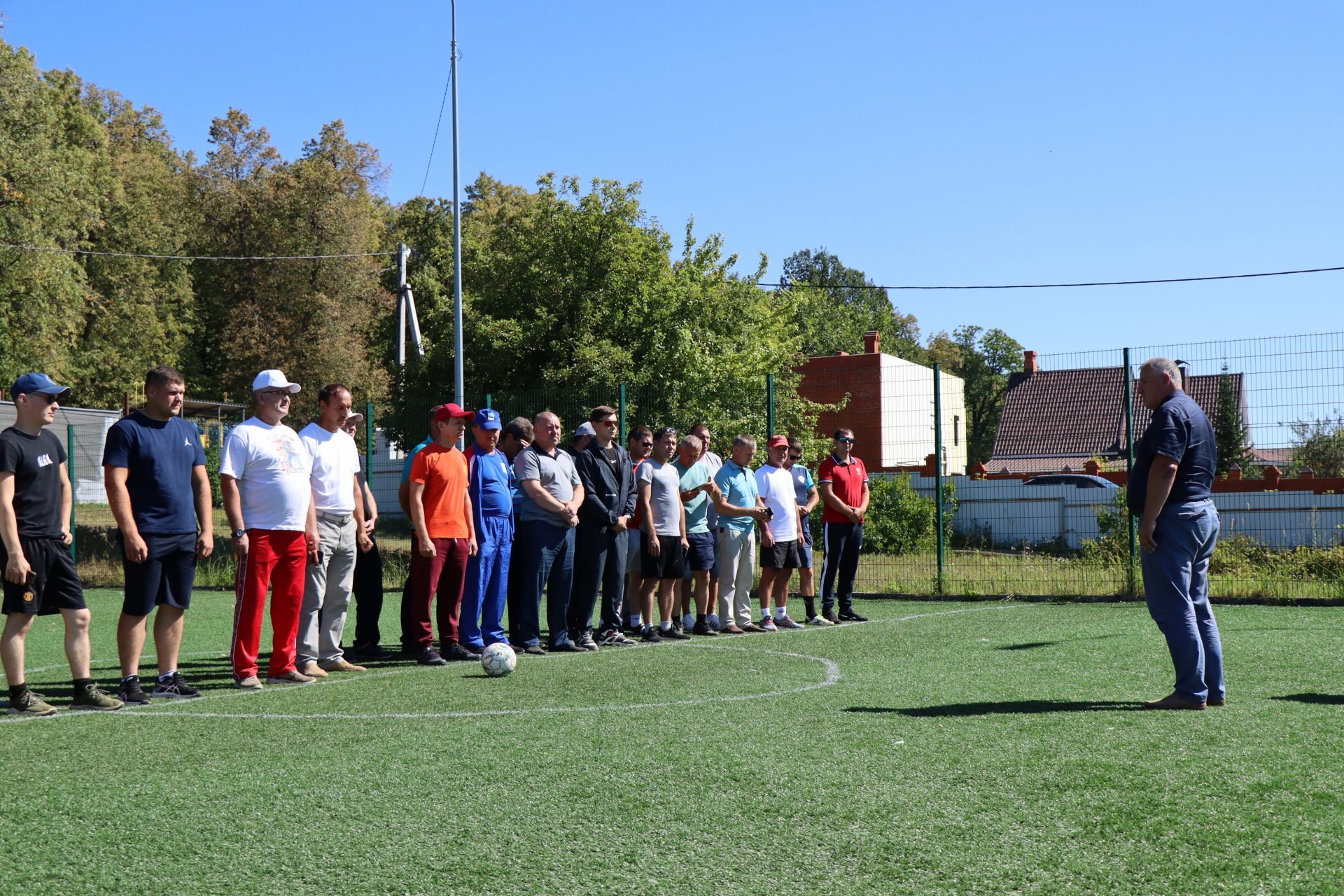 Лаеш районында Физкультурачылар көнен футбол буенча иптәшләрчә матч белән билгеләп үттеләр