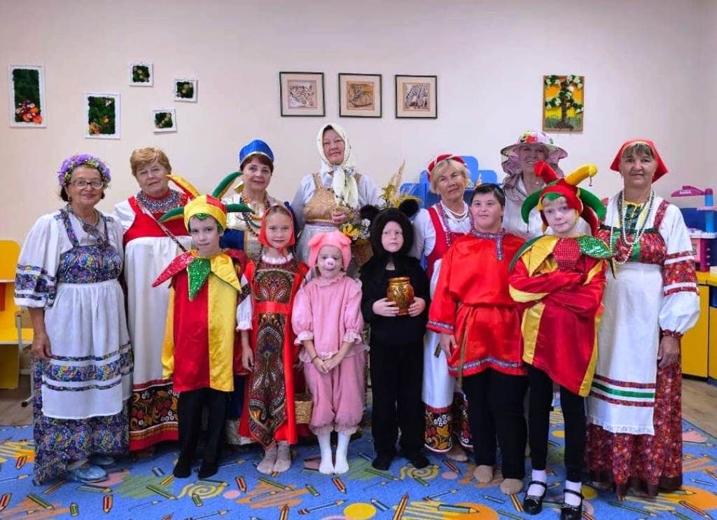 Лаишевские волонтеры с фольклорным ансамблем «Берегиня» побывали в Детском реабилитационном центре