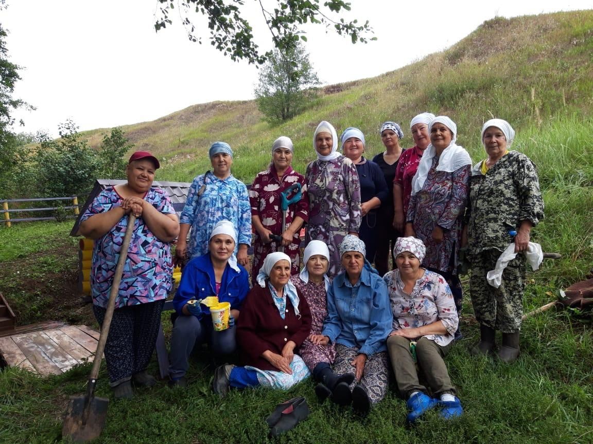 Жители Лаишевского района благоустроили территорию родника
