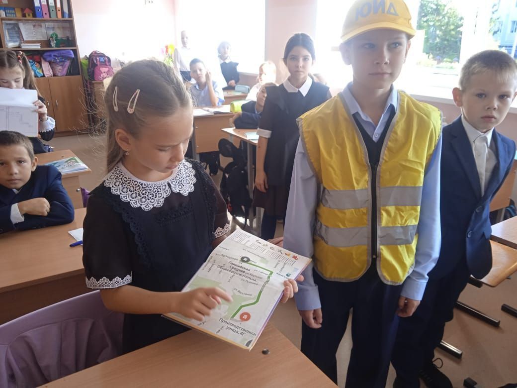 Юидовцы Лаишевской школы № 2 напомнили младшим школьникам о правилах поведения на дороге