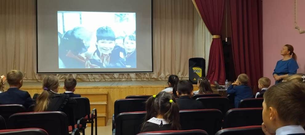 В Нармонской школе ученикам показали фильм «Опасные пустяки» о важности соблюдения ПДД
