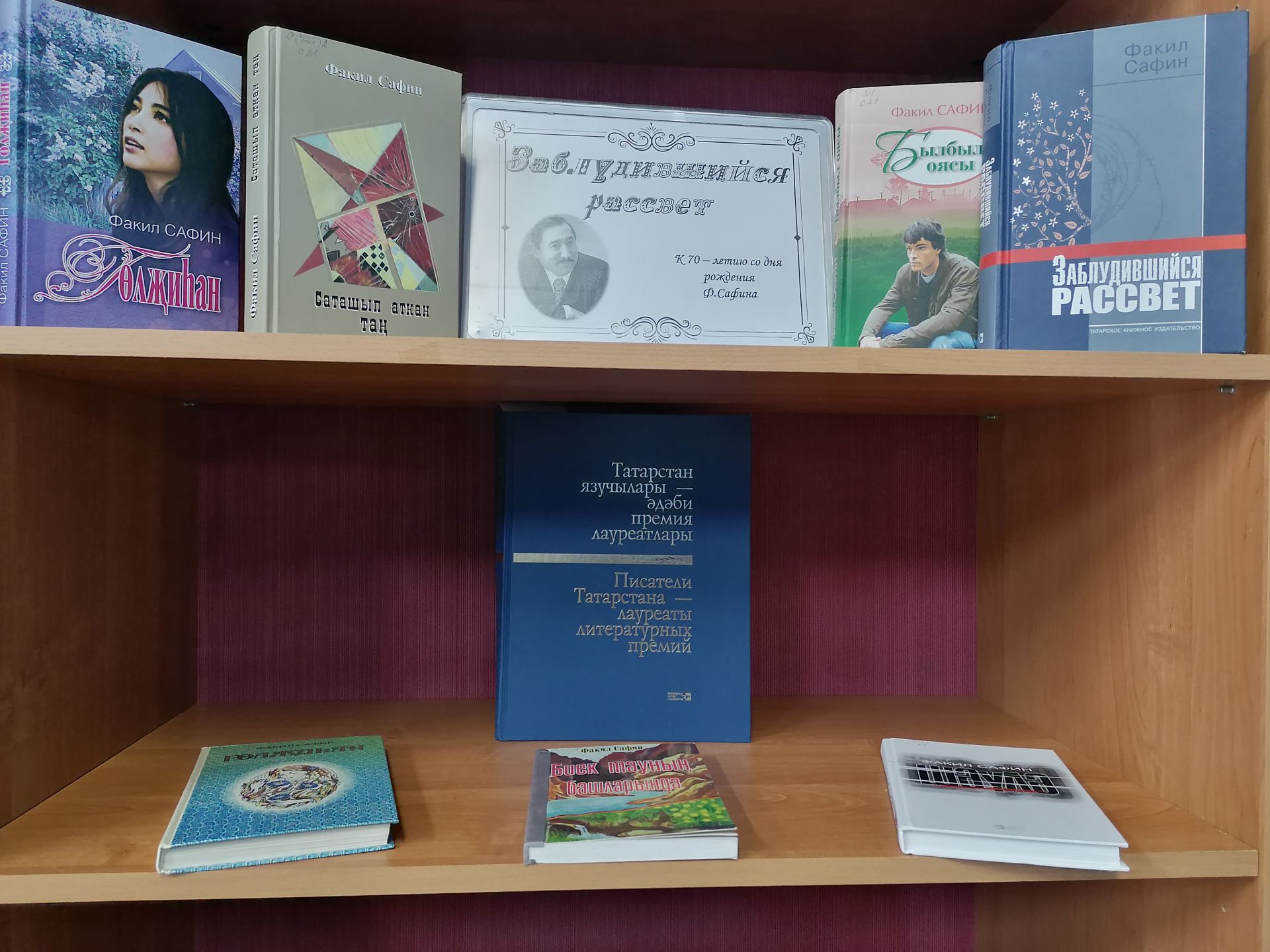 В Лаишевской библиотеке организована книжная выставка «Литературный календарь»