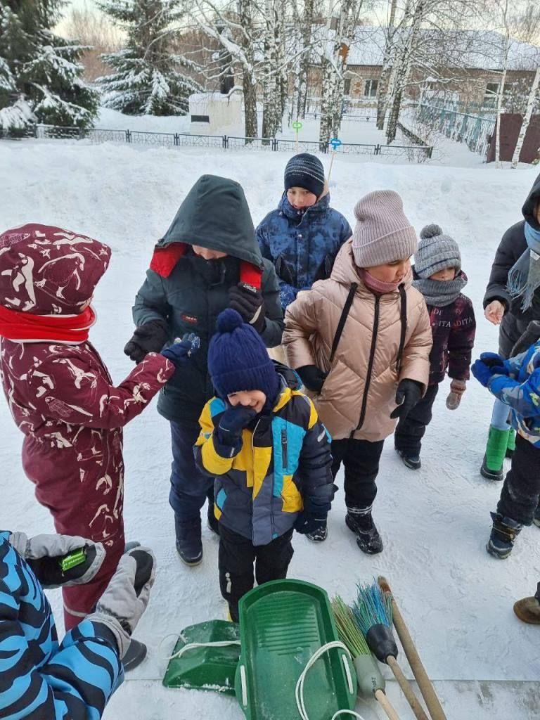 В Больших Кабанах Лаишевского района накануне старого Нового года в зимние забавы играли