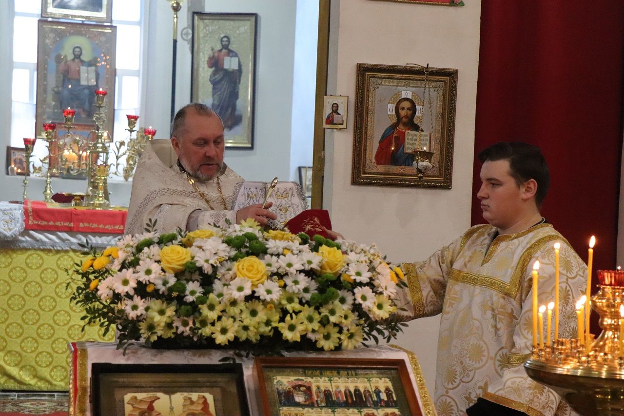 В лаишевских храмах освятили воду на Крещение