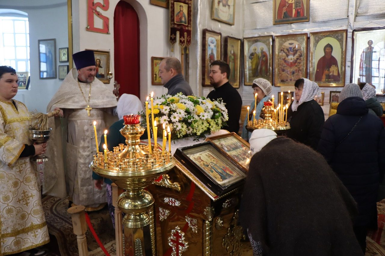 В лаишевских храмах освятили воду на Крещение