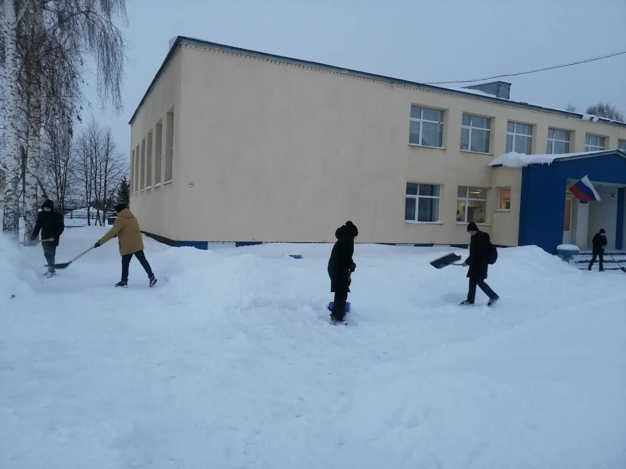 Как справлялись со снежной стихией в Именьковской школе