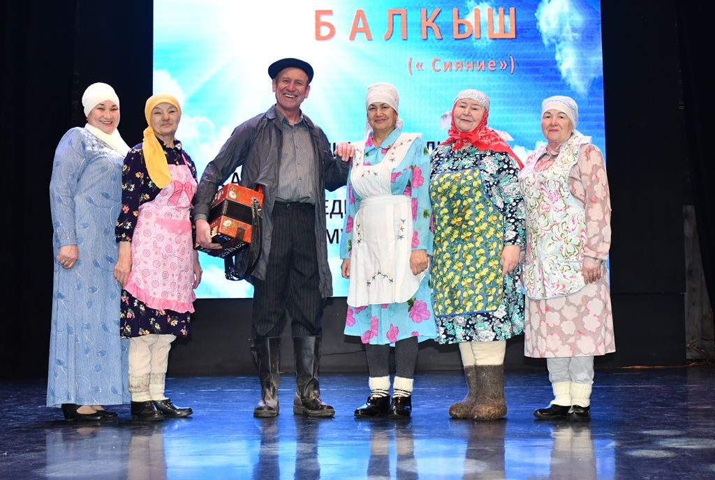 В РДК Лаишева выступили участники возрастного фестиваля «Балкыш / Сияние»