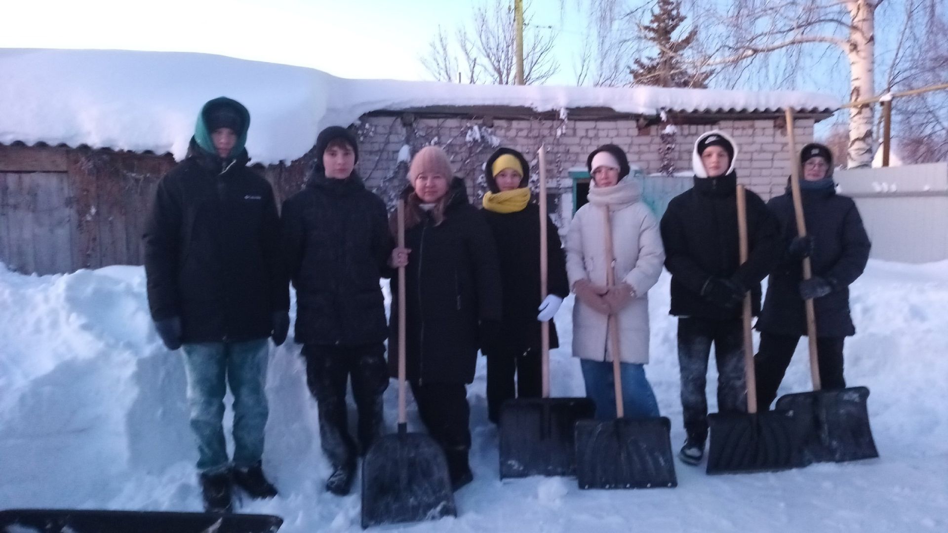 Школьники Лаишевского района вызволили пожилых людей из снежного плена