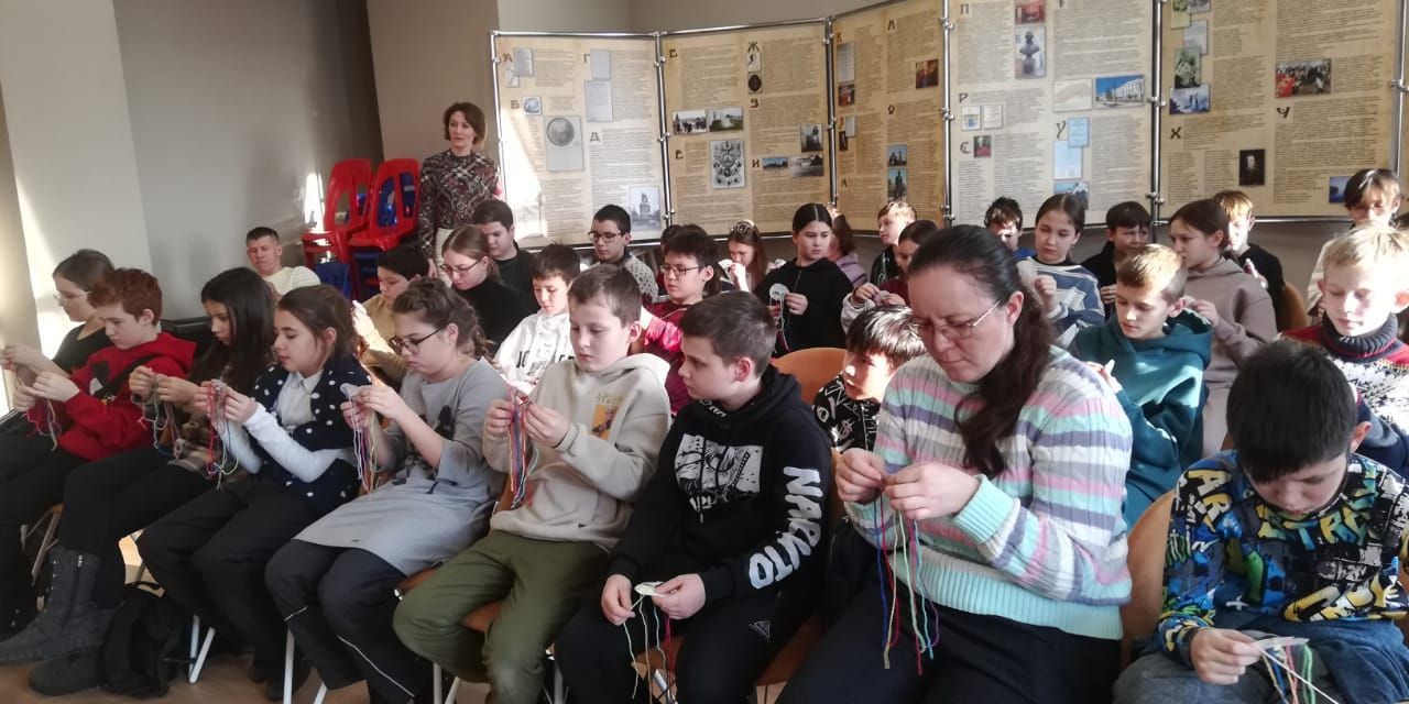Казанские школьники погрузились в новогоднюю атмосферу в музее Лаишевского края
