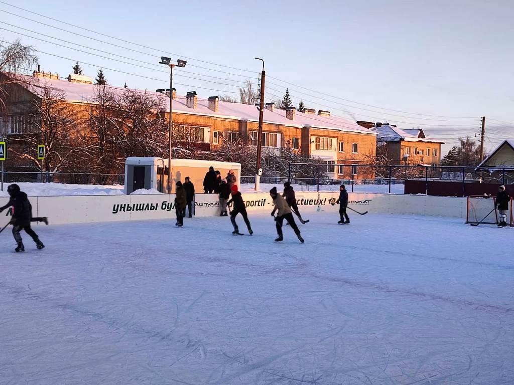 В Лаишевском районе турнир по хоккею посвятили землякам — бойцам СВО