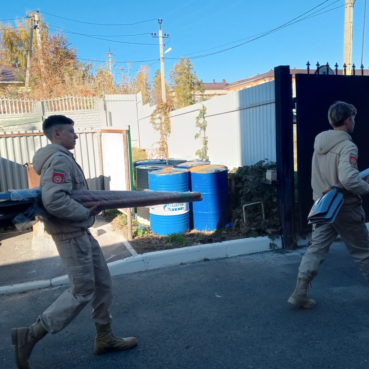 Лаишевские юнармейцы помогали в погрузке гуманитарной помощи в зону СВО