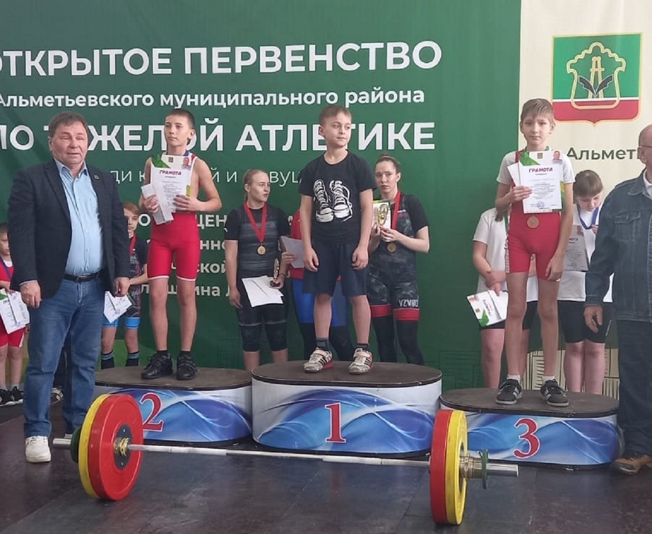 Лаишевские тяжелоатлеты покорили Альметьевск