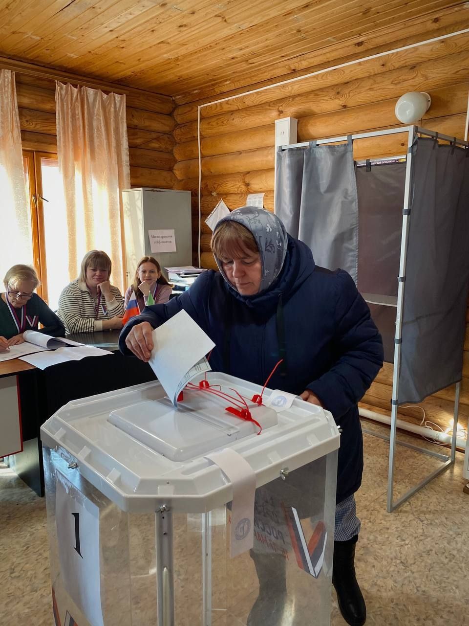 Коллектив Молодежного центра «Волга» отдал голоса на выборах Президента России