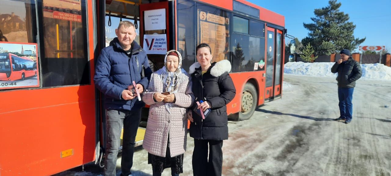 В Лаишевском районе жители могли проголосовать за кандидатов в Президенты РФ в передвижных пунктах