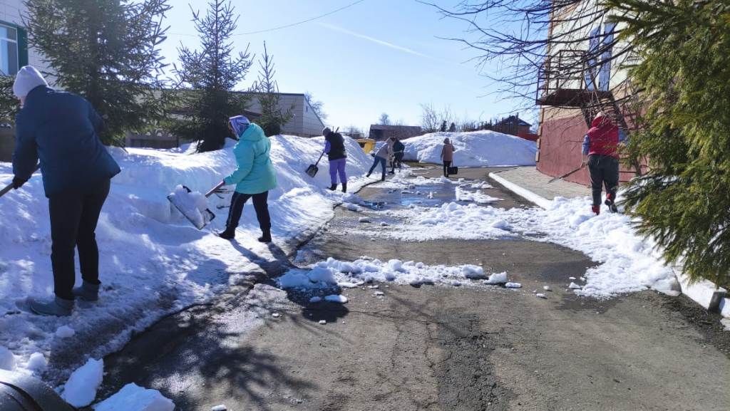 Вместе вышли на субботник
