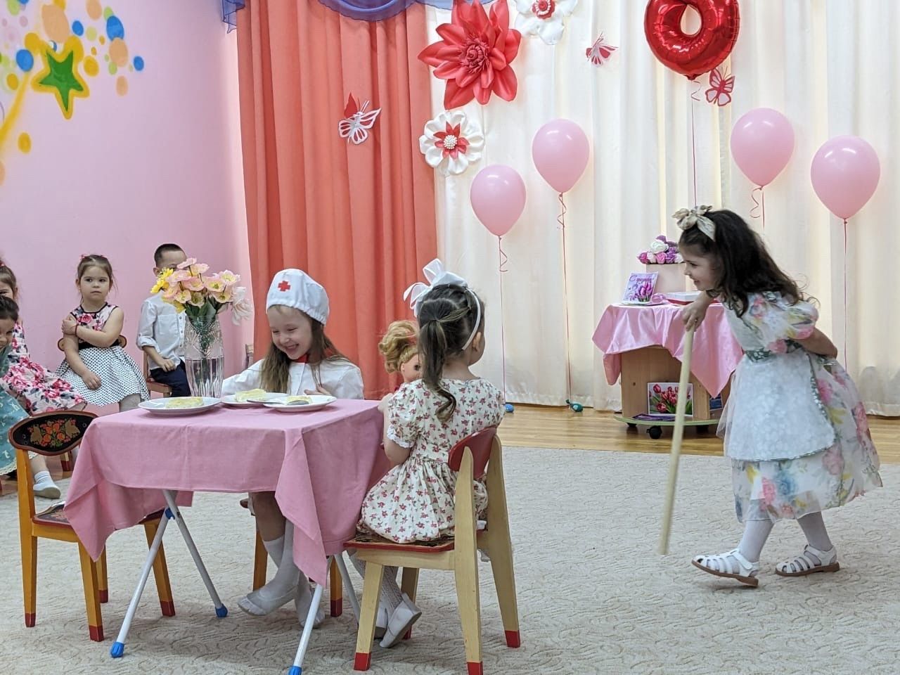 Воспитанники Усадской прогимназии Лаишевского района устроили праздник для мам