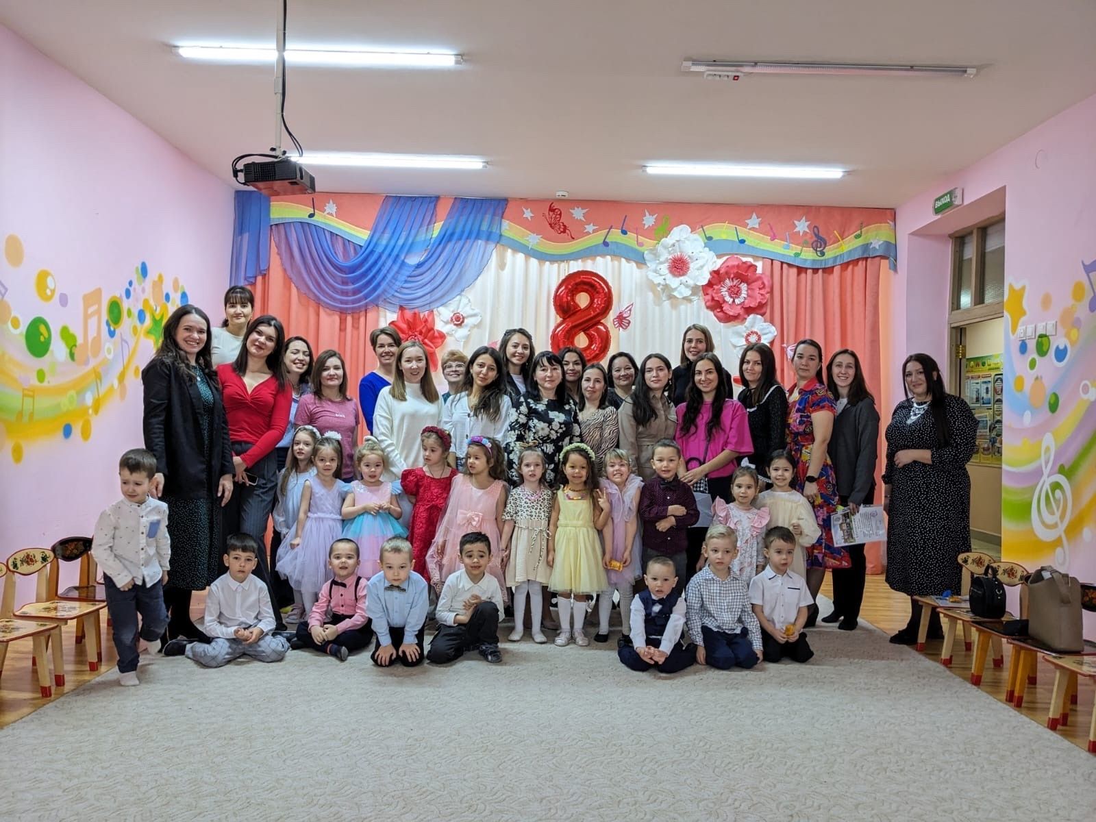 Воспитанники Усадской прогимназии Лаишевского района устроили праздник для мам