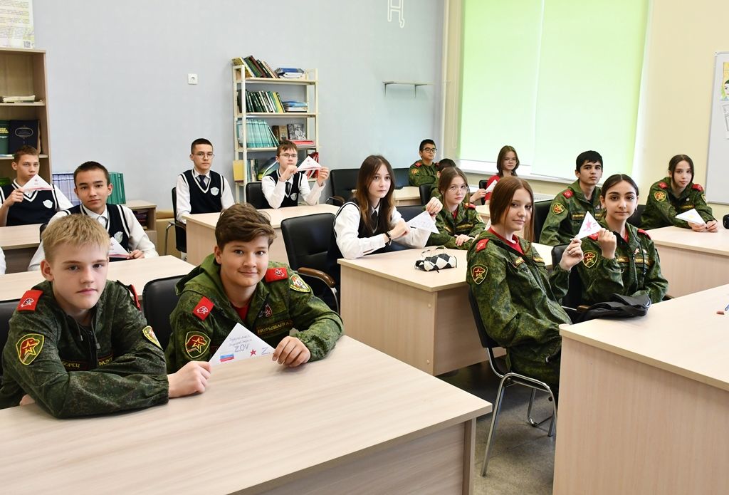 Школьники Лаишевского района написали письма героям СВО