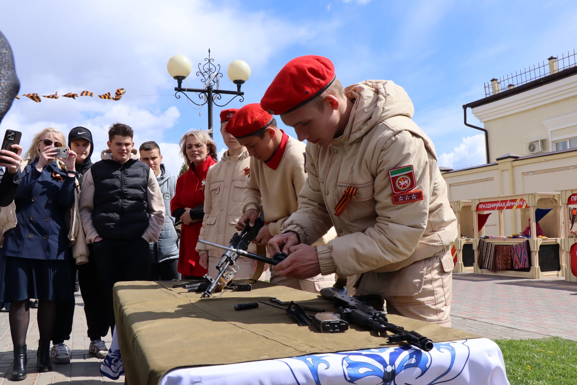 Вальс и сборка автоматов: Как праздновали День Победы в Лаишево