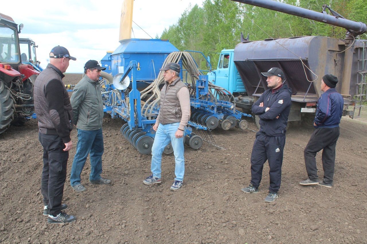 Глава Лаишевского района ознакомился с ходом посевной кампании