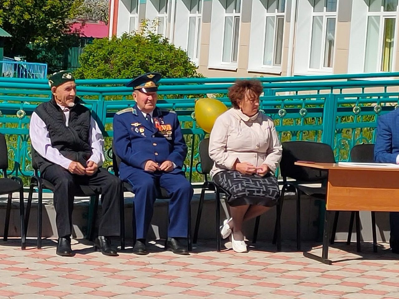 На Последнем звонке в Лаишевском районе дети танцевали с родителями