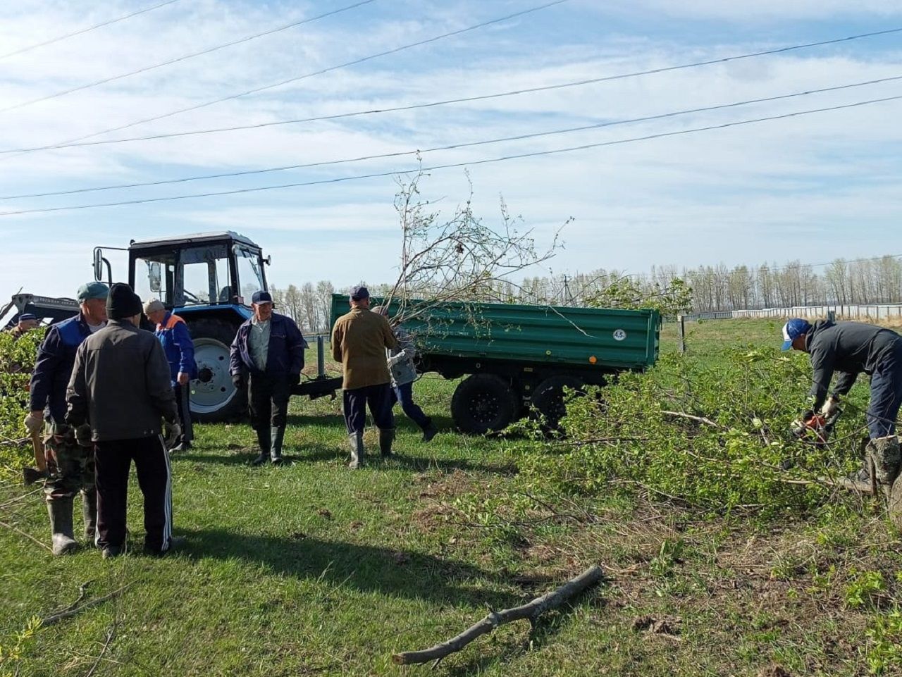 В Лаишевском районе продолжаются субботники