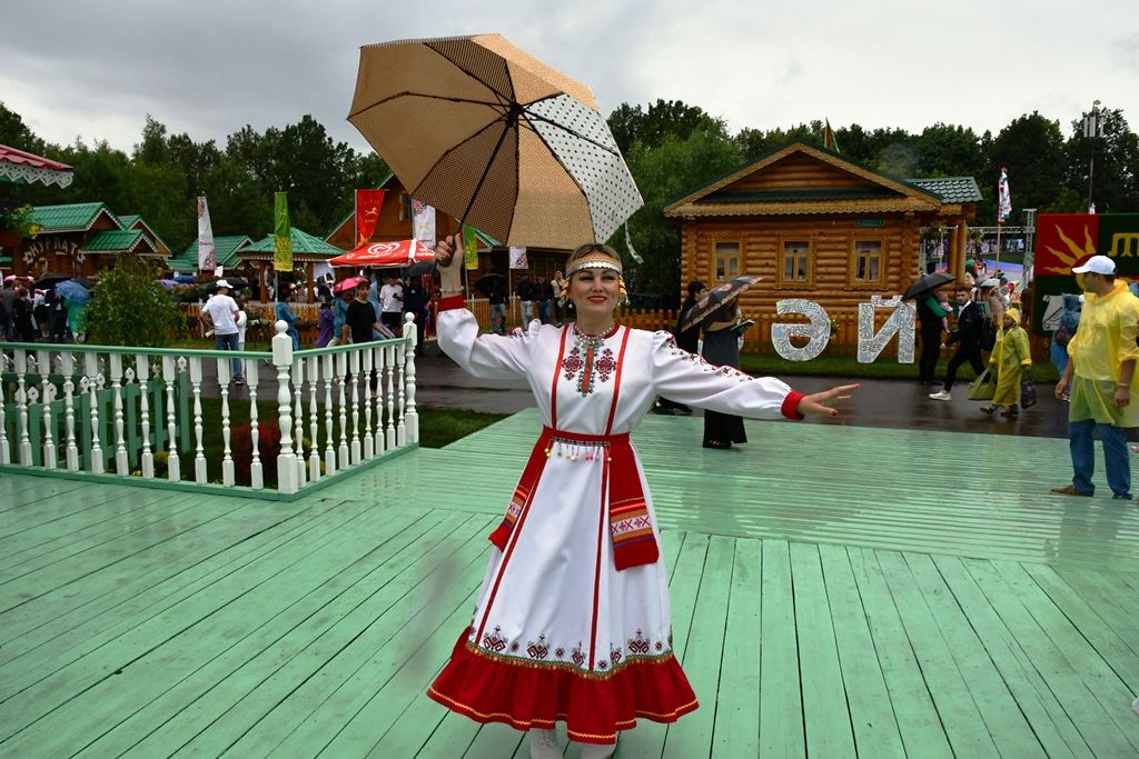 Глава Лаишевского района оценил настольные игры на Казанском Сабантуе