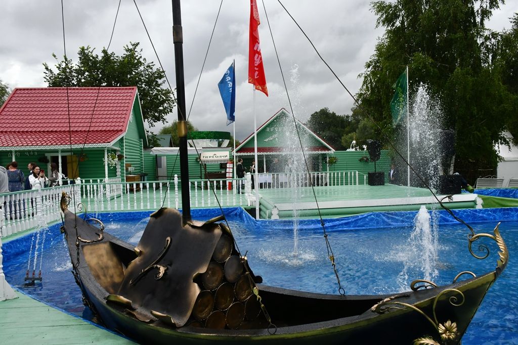 На Сабантуе в Березовой роще Казани Лаишевское подворье радушно встречало гостей