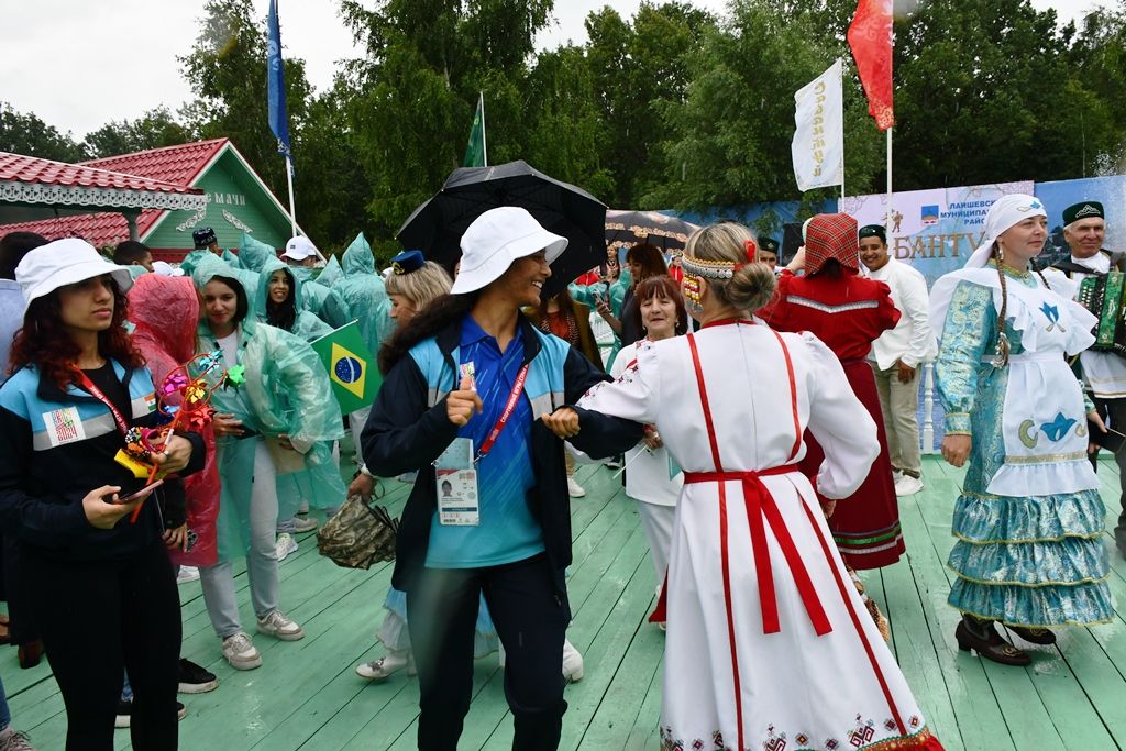 Лаеш районы башлыгы Казан Сабантуенда өстәл уеннарын бәяләде