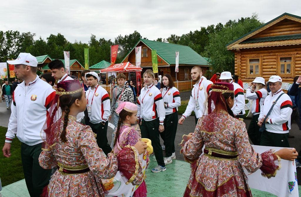 Лаеш районы башлыгы Казан Сабантуенда өстәл уеннарын бәяләде