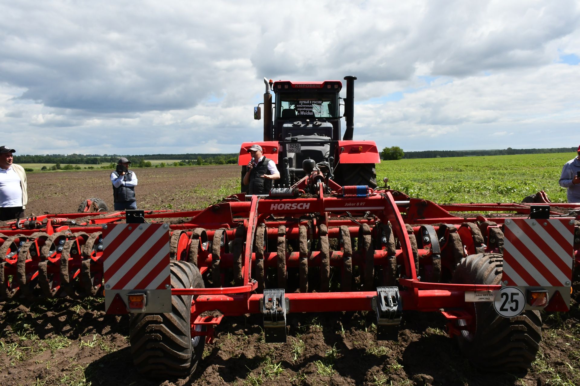 В Лаишевском районе ведутся полевые беседы с HORSCH