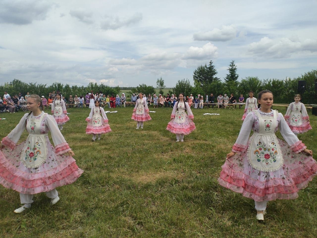 В Пелево на Сабантуе чествовали семейные пары