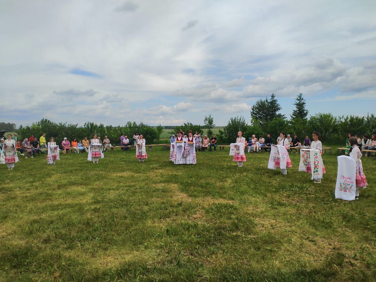 В Пелево на Сабантуе чествовали семейные пары