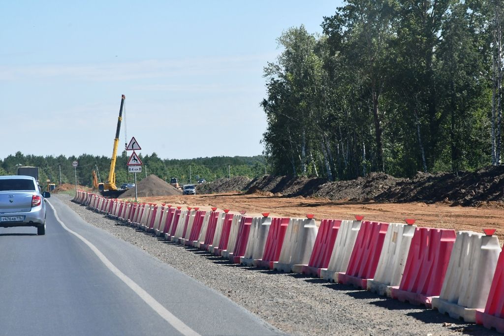 В Лаишевском районе полным ходом идет строительство новых полос трассы Казань-Оренбург