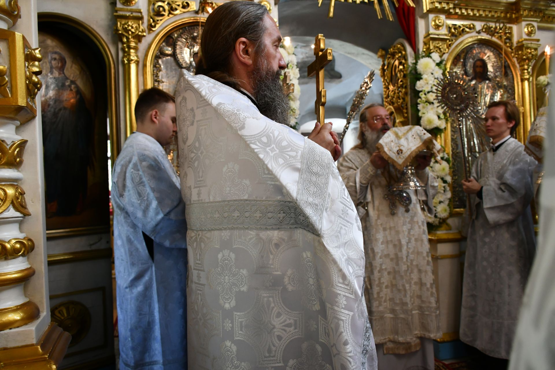 Глава Татарстанской митрополии совершил Божественную литургию в Преображенском храме в селе Большие Кабаны