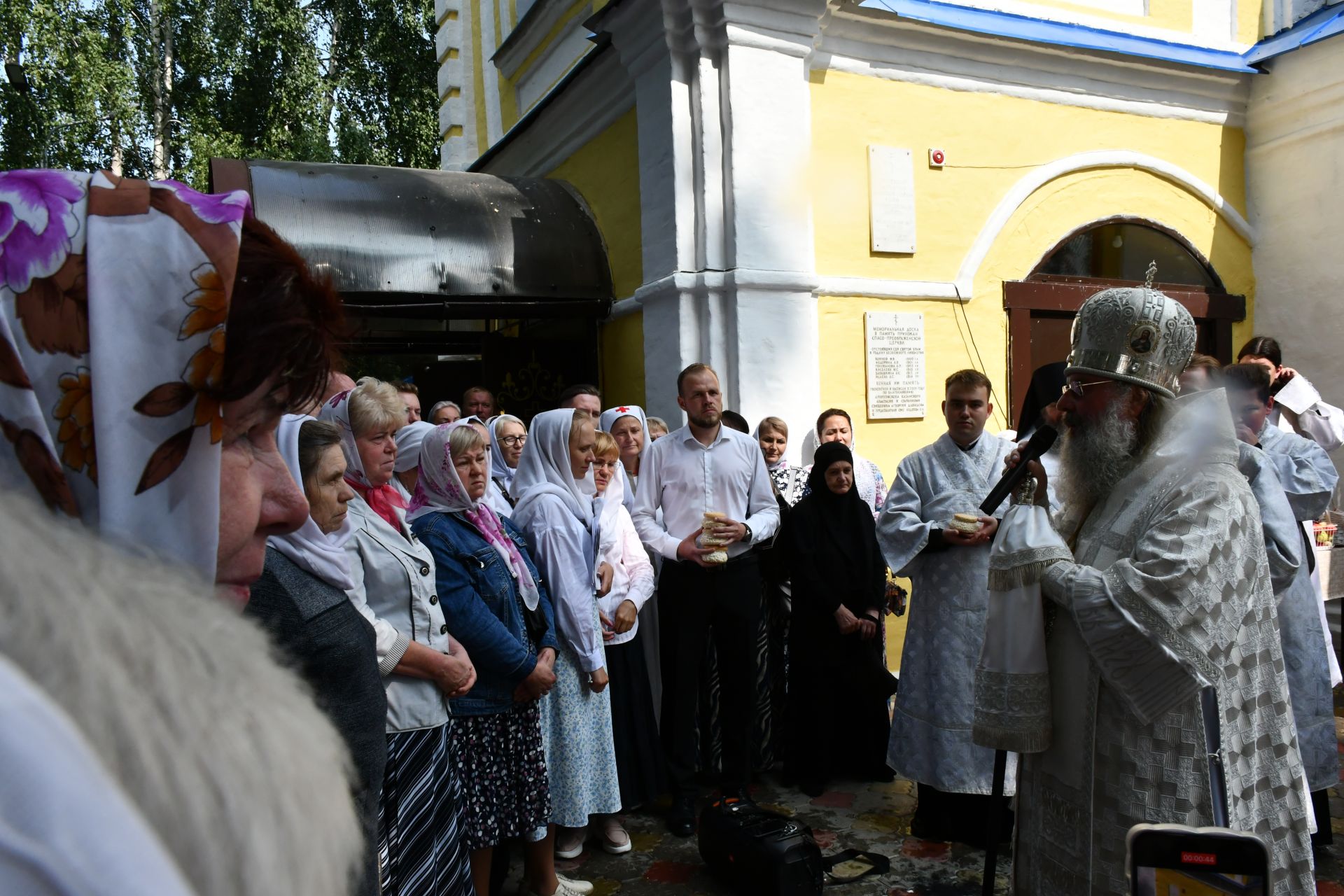 Глава Татарстанской митрополии совершил Божественную литургию в Преображенском храме в селе Большие Кабаны