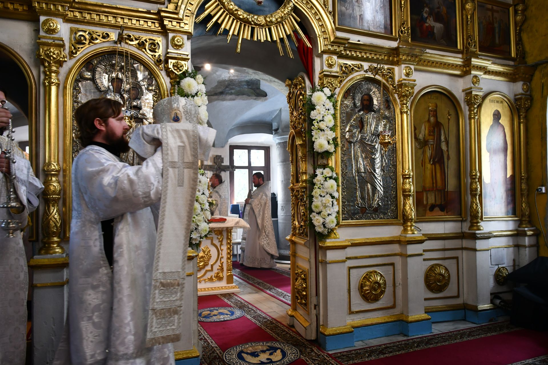 Глава Татарстанской митрополии совершил Божественную литургию в Преображенском храме в селе Большие Кабаны