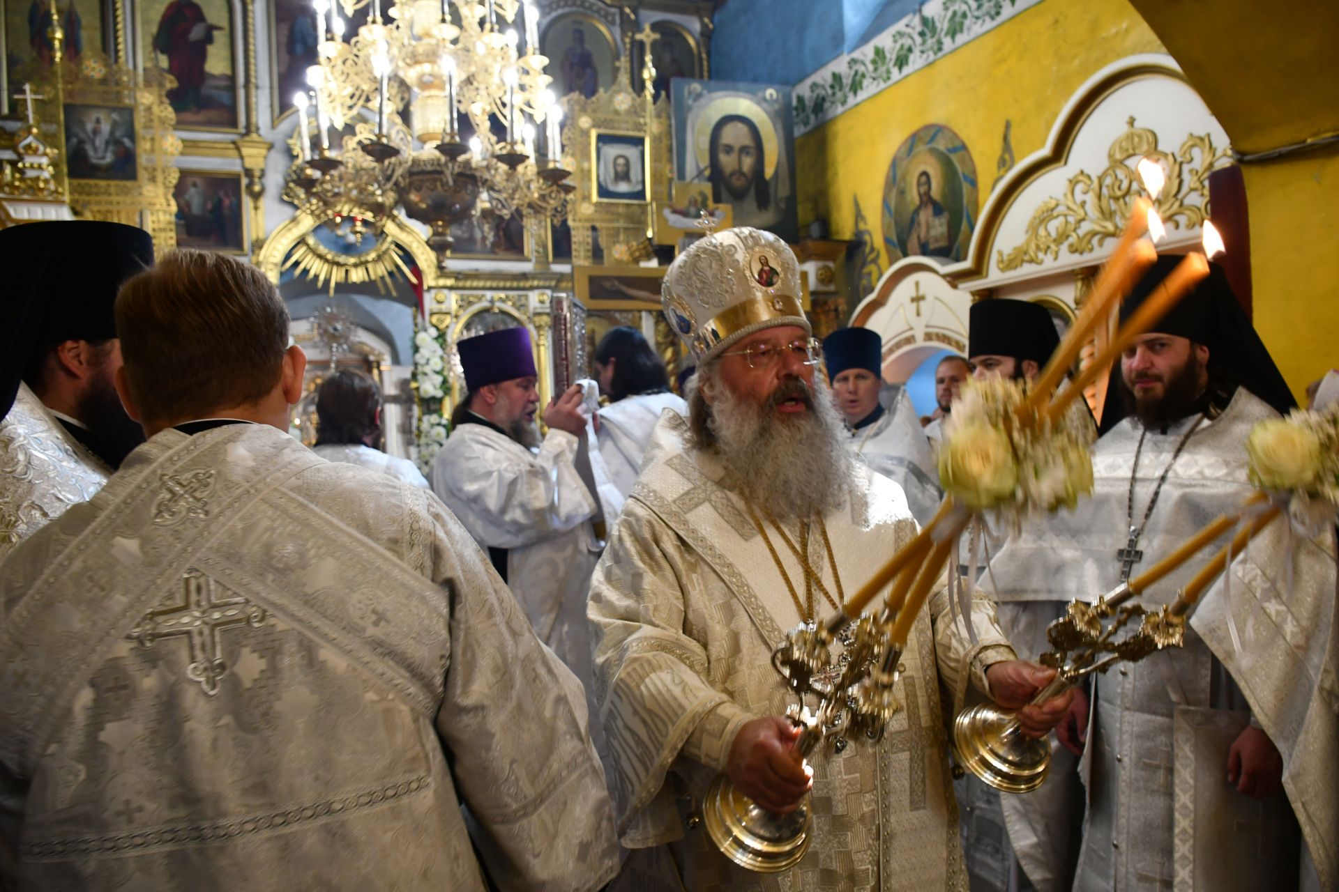 Глава Татарстанской митрополии совершил Божественную литургию в Преображенском храме в селе Большие Кабаны