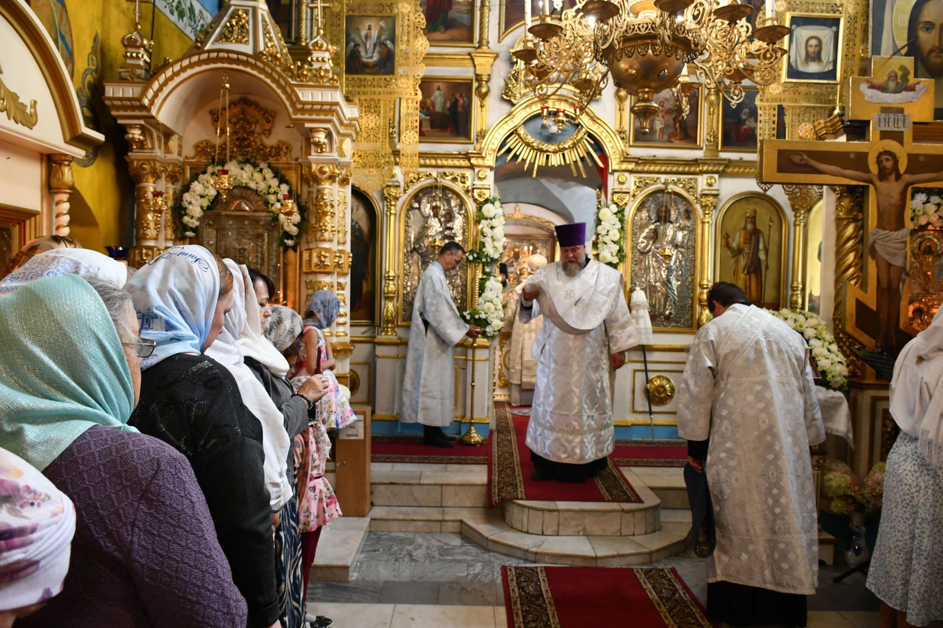 Глава Татарстанской митрополии совершил Божественную литургию в Преображенском храме в селе Большие Кабаны