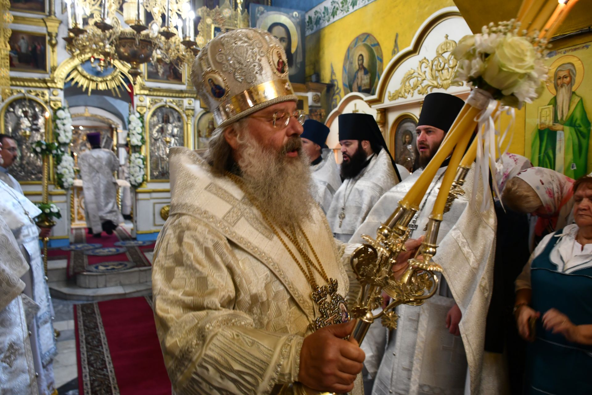 Глава Татарстанской митрополии совершил Божественную литургию в Преображенском храме в селе Большие Кабаны