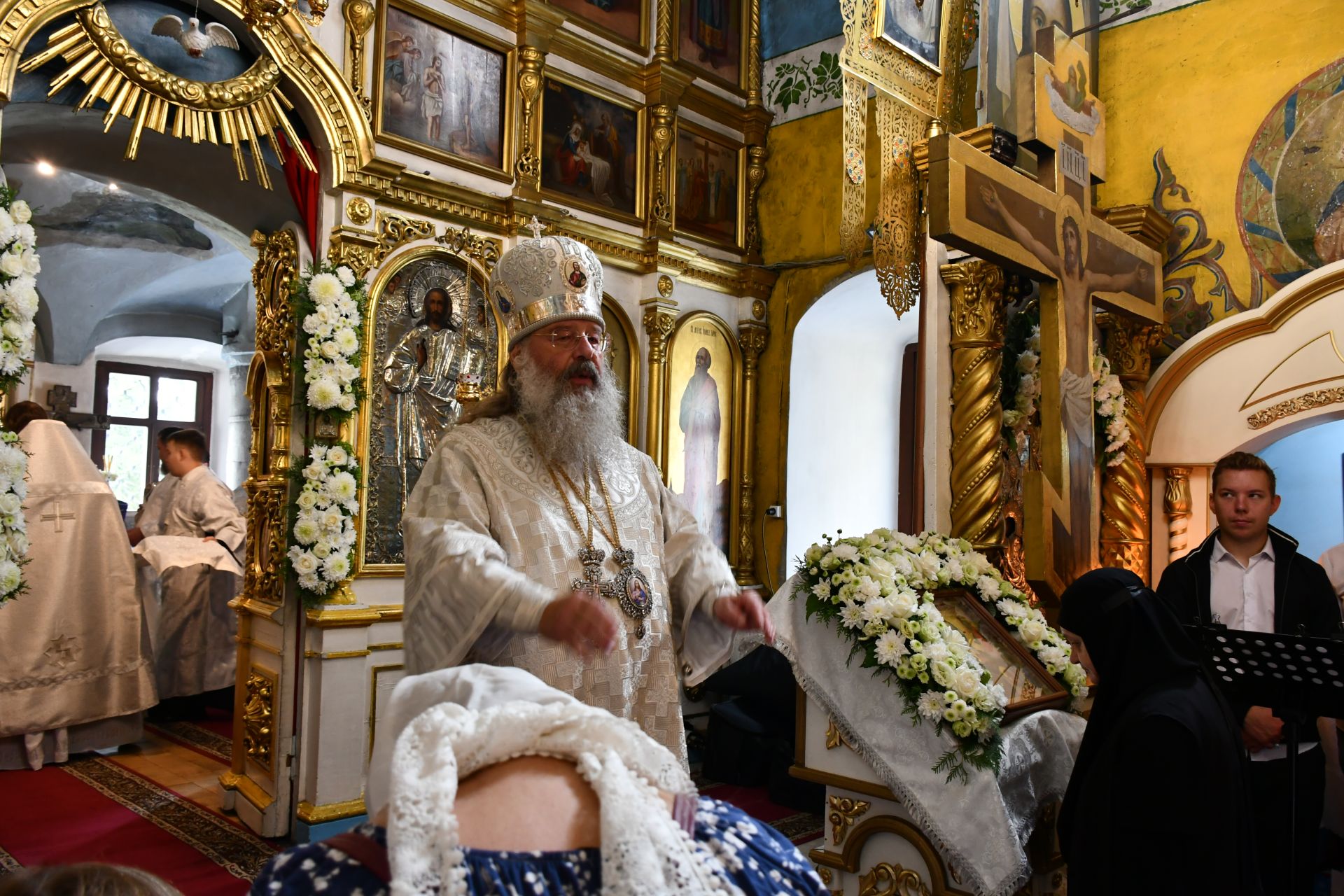 Глава Татарстанской митрополии совершил Божественную литургию в Преображенском храме в селе Большие Кабаны