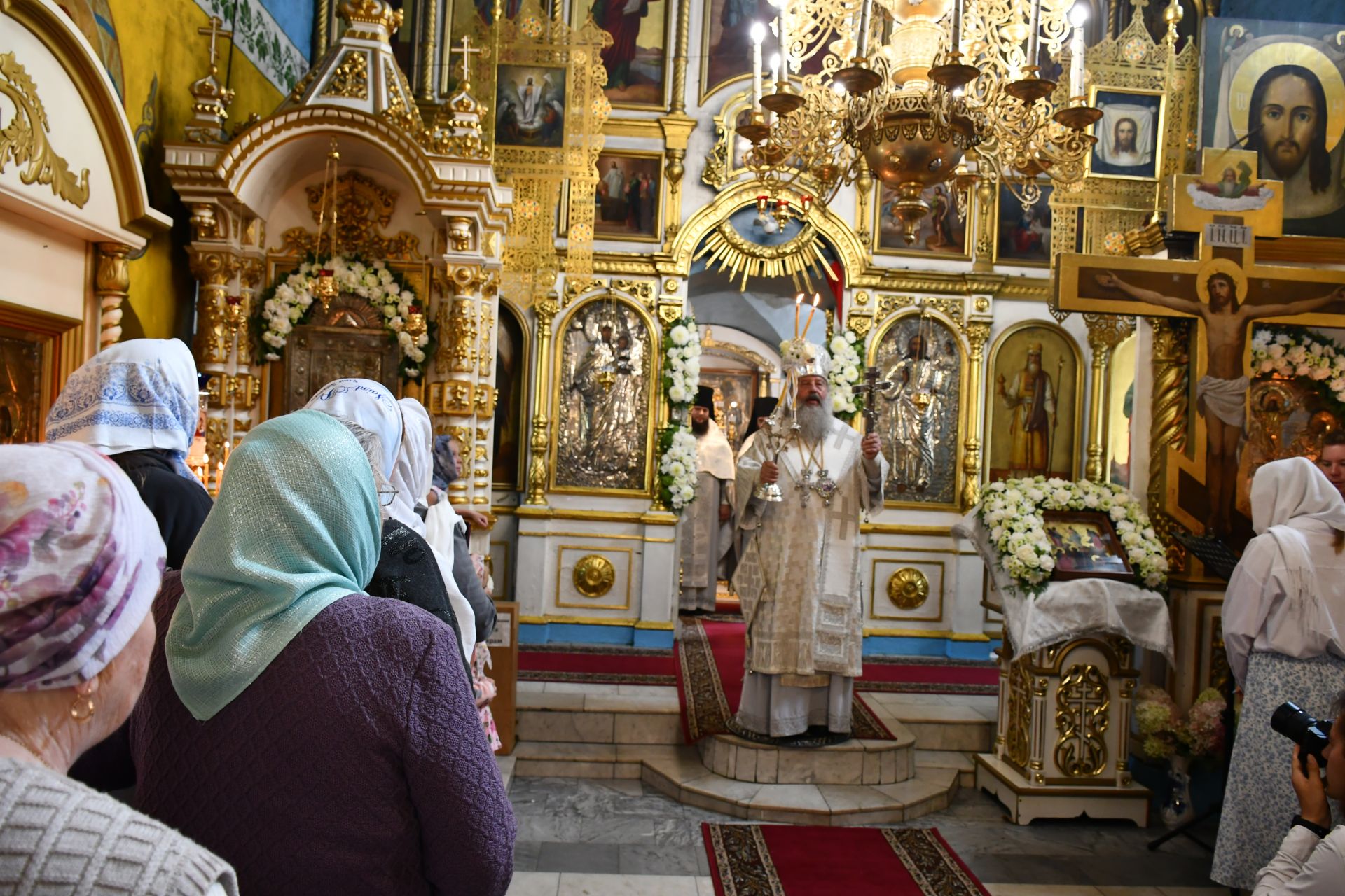 Глава Татарстанской митрополии совершил Божественную литургию в Преображенском храме в селе Большие Кабаны