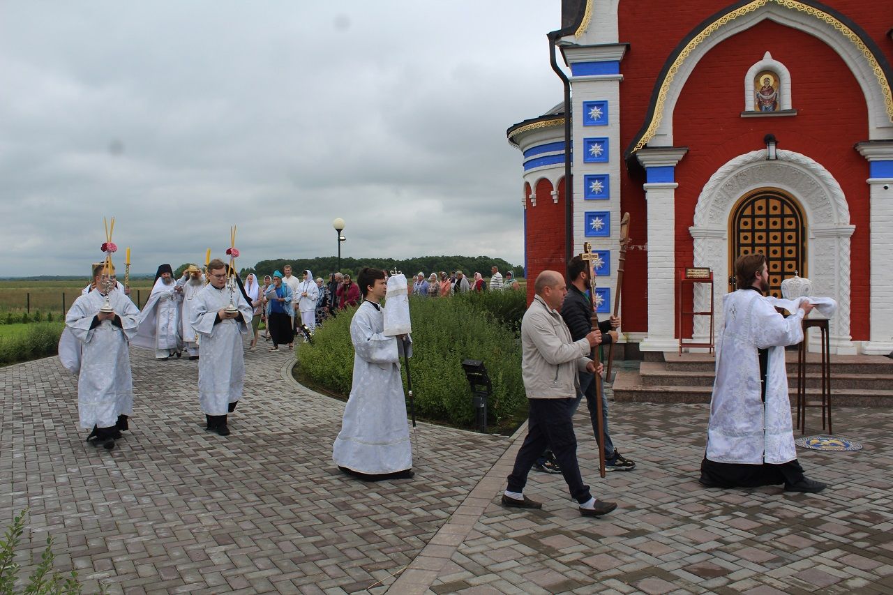 Митрополит Казанский и Татарстанский Кирилл освятил храм в Лаишевском районе