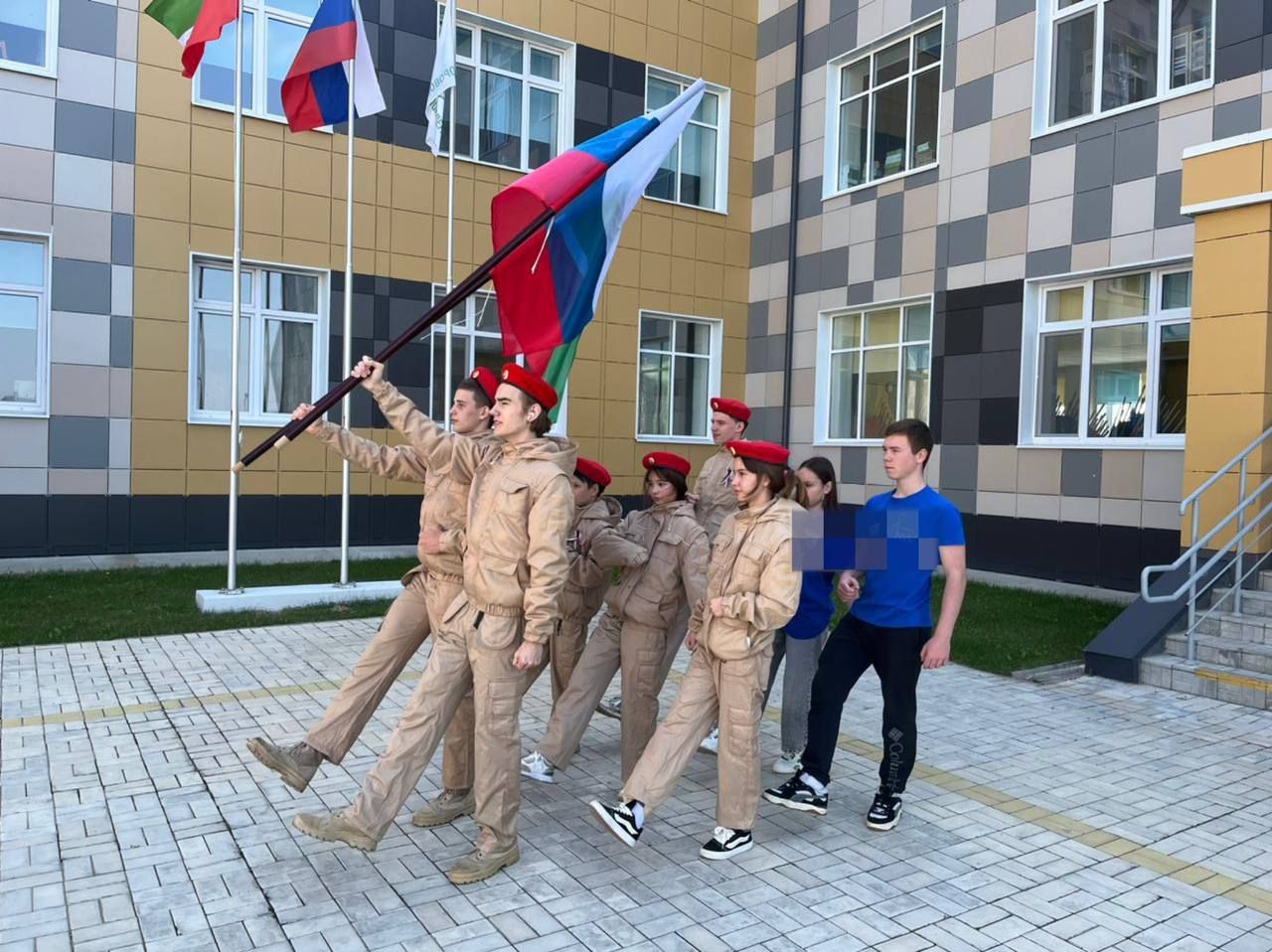 В Усадском лицее «Здоровое поколение» прошло патриотическое молодежное мероприятие посвященное Дню флага России