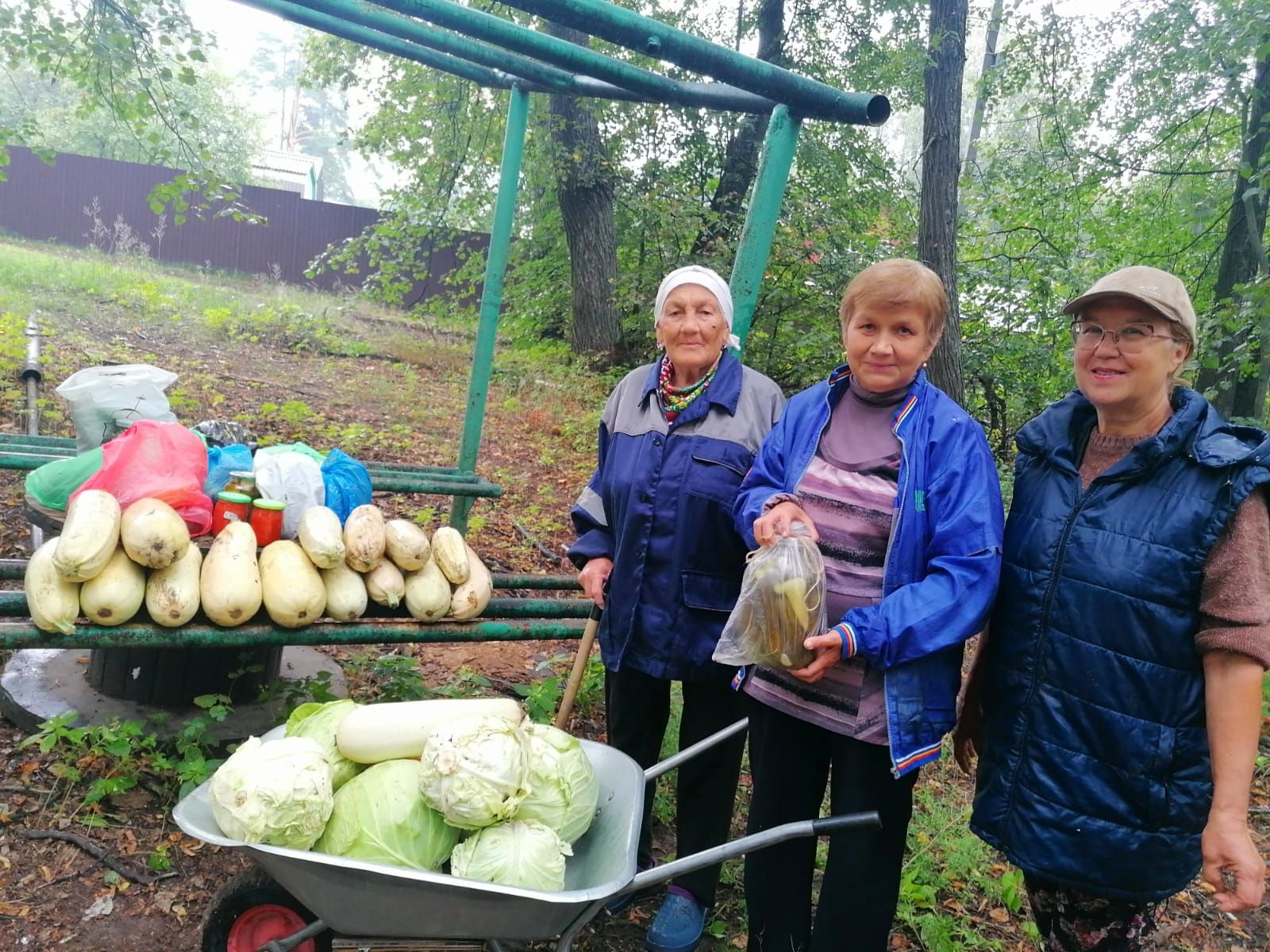 Даже 90-летние серебряные волонтеры помогают нашим бойцам СВО