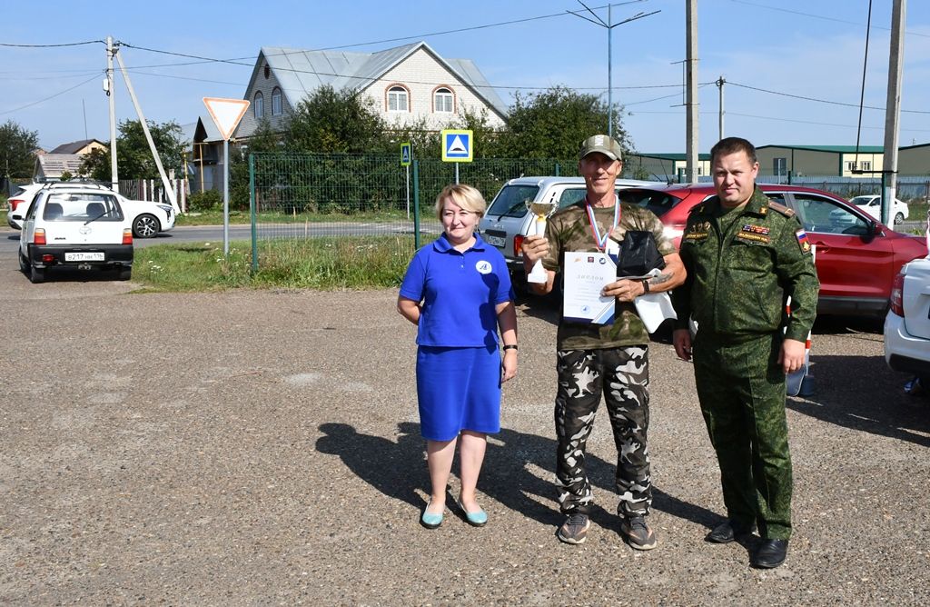 Лаишевские водители с большим стажем показали мастерское вождение