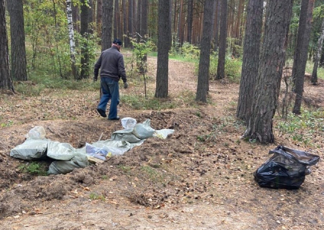 Сотрудники лесничества произвели уборку лесной дороги в Лаишевском районе