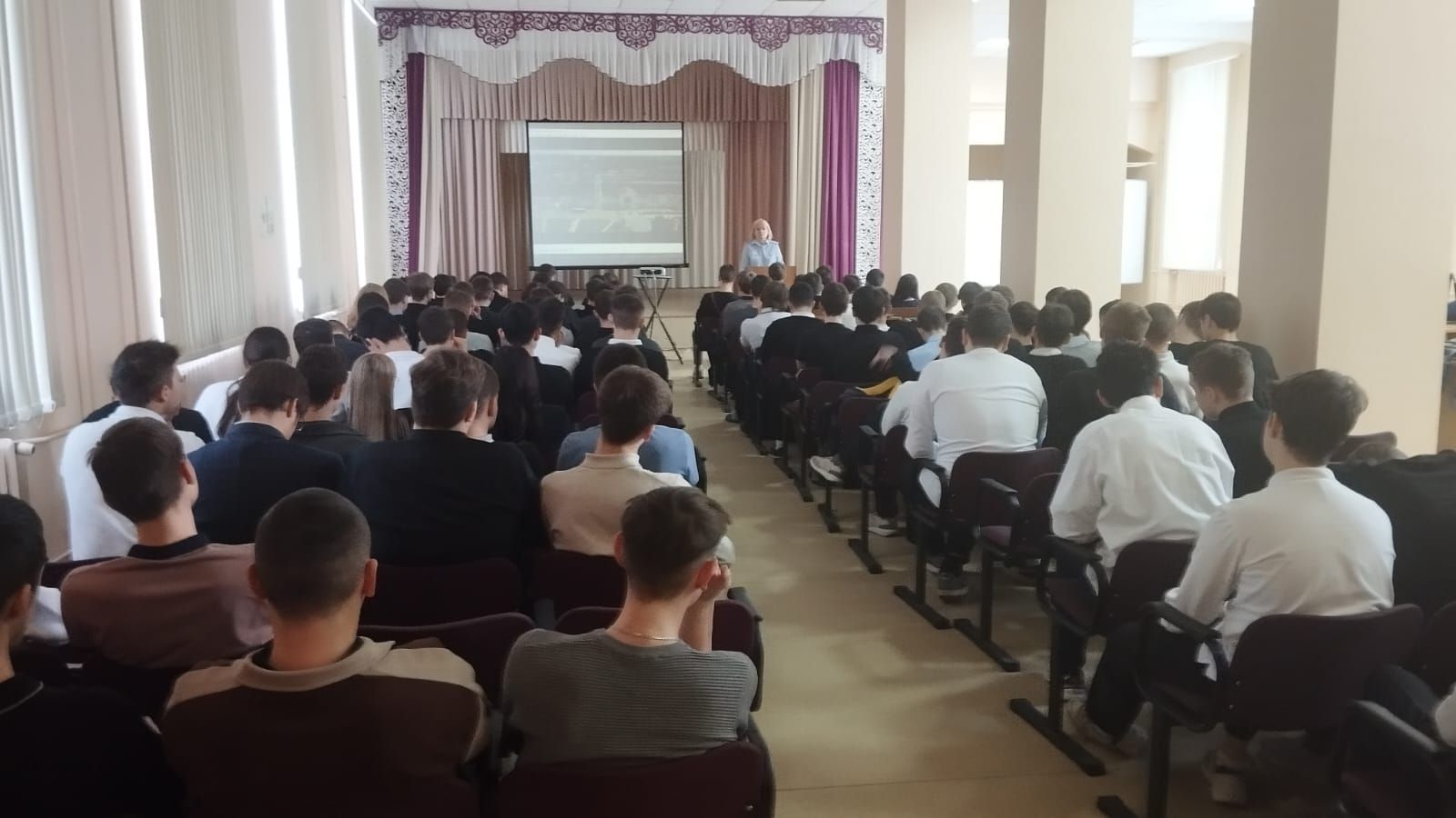 «Студенческий десант» сотрудников Казанского ЛУ МВД России на транспорте высадился в колледжах Казани
