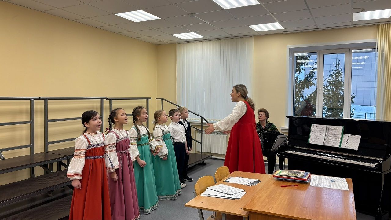 Юных лаишевцев учат народной манере пения